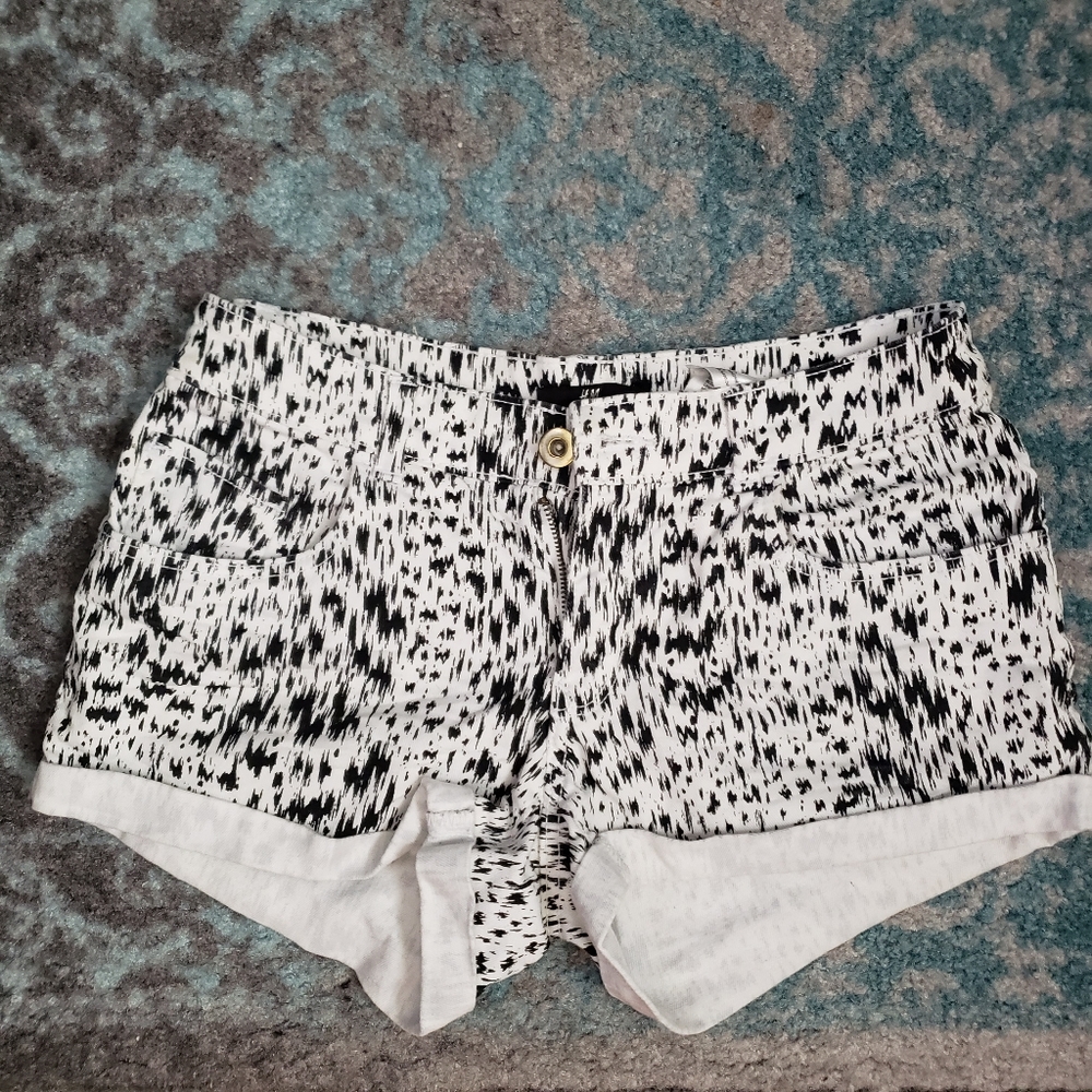 H&M black and white shorts